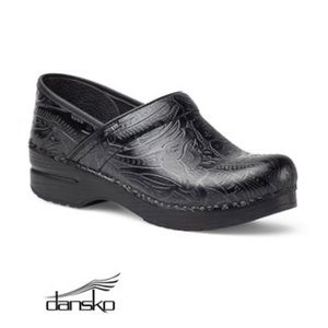 Dansko leather traditional clogs size 39/ 8.5-9